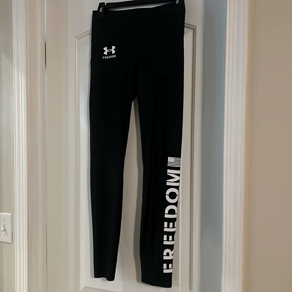 NWOT womens Under Armour Freedom leggings size medium